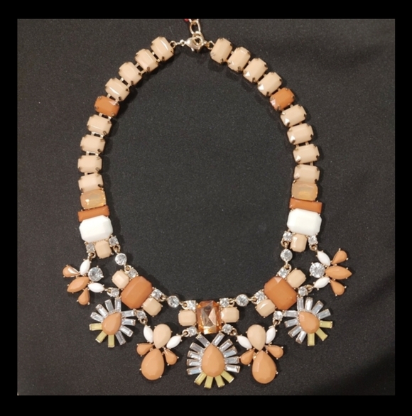 Daisy Angel necklace. New. - Picture 8 of 14